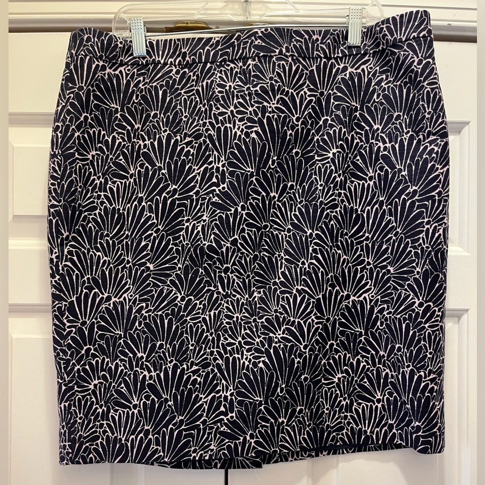 Loft navy skirt with light pink design